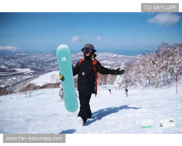女孩去雪山双板滑雪，不料板子突然掉落，硬是用双脚滑行，滑雪双板摔倒怎么起来
