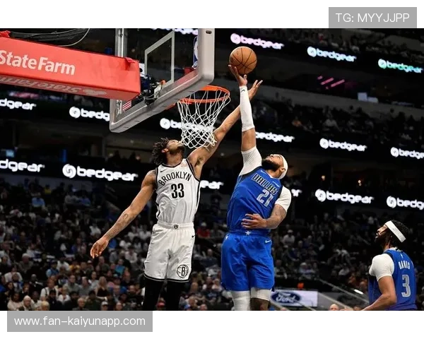 安东尼·戴维斯站稳内线，湖人篮下攻防皆能