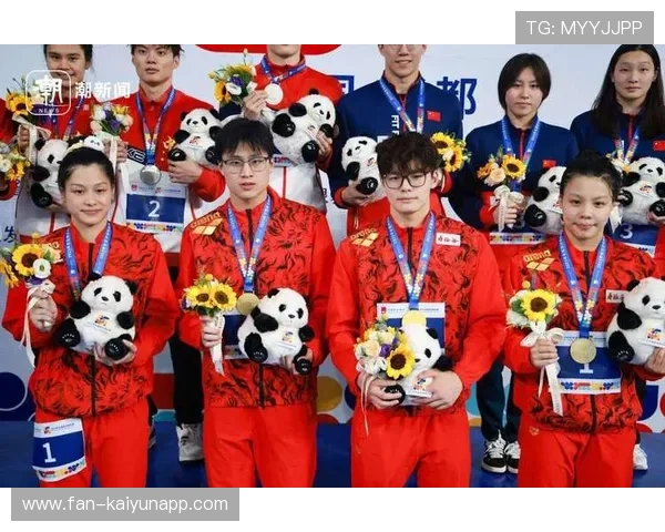 世界游泳混合接力赛名将教学巡回营开营，混合游泳接力颁奖仪式